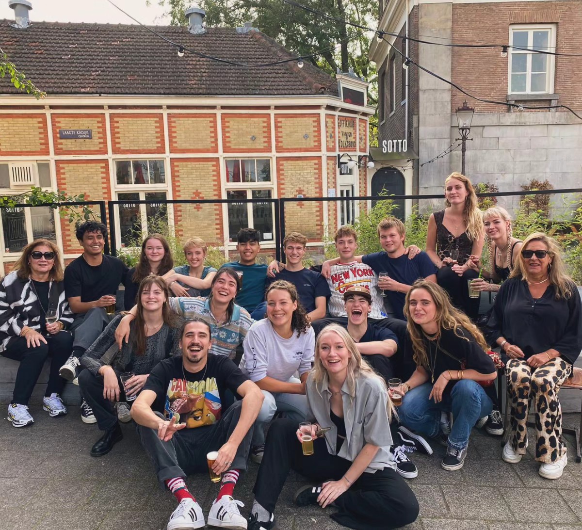Wil jij in de keuken werken? Kom dan ons mega gezellige team versterken! Graag mailen naar info@cafekadijk.nl